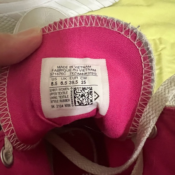 Converse Chuck Taylor’s - Picture 5 of 5